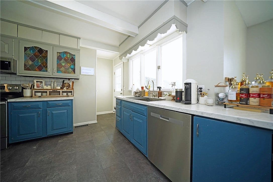 Dated Kitchen Cabinets