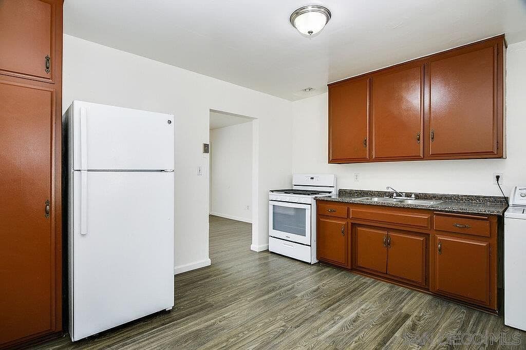 Outdated Kitchen Cabinets