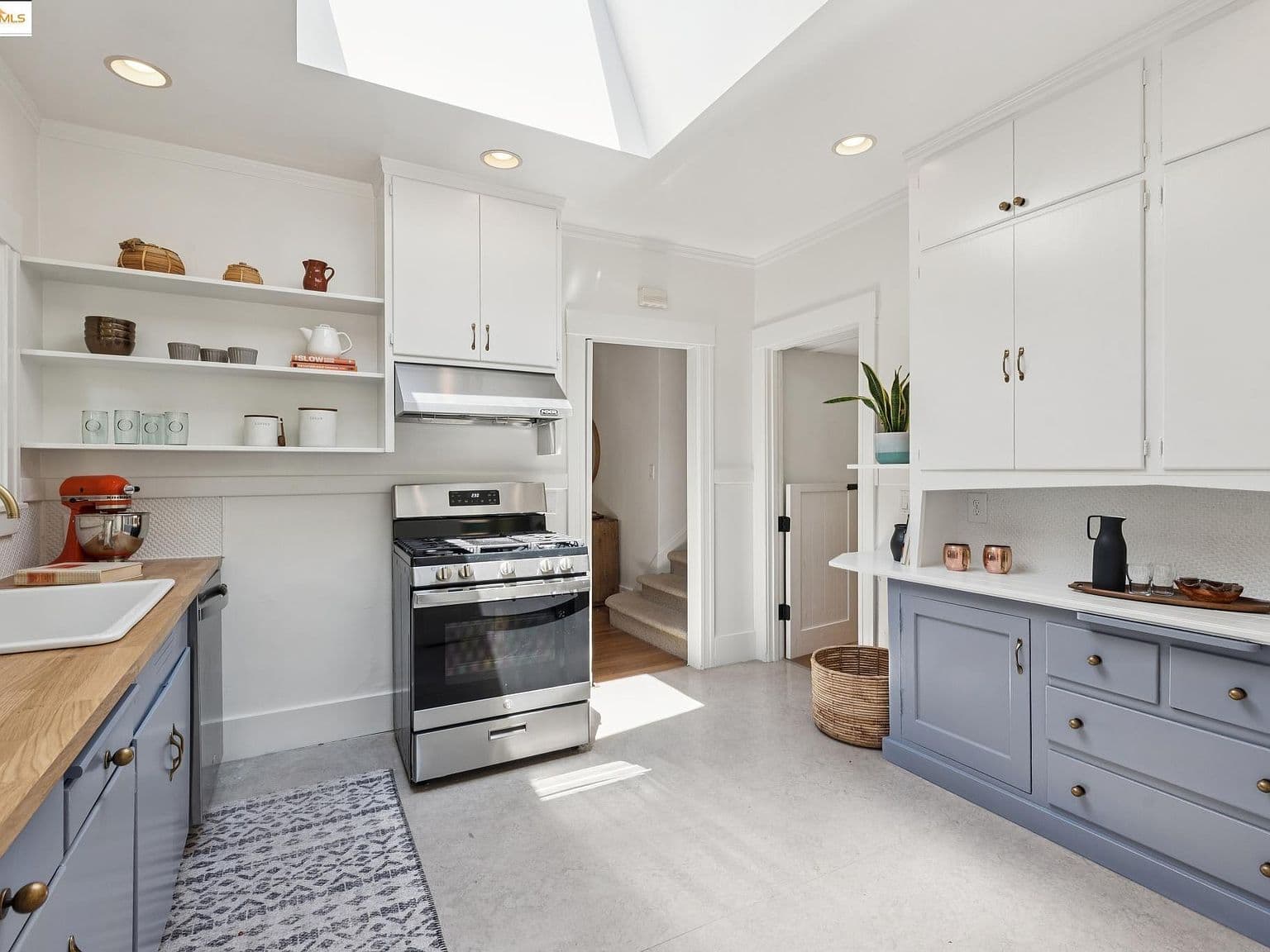 Dated Kitchen Cabinets and Countertops