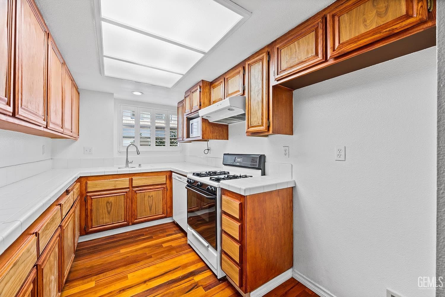 Outdated Kitchen Cabinets