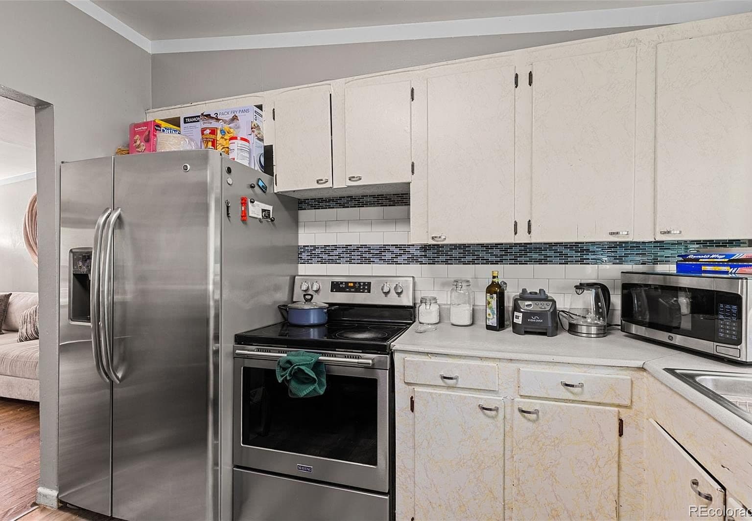 Dated Kitchen Cabinets