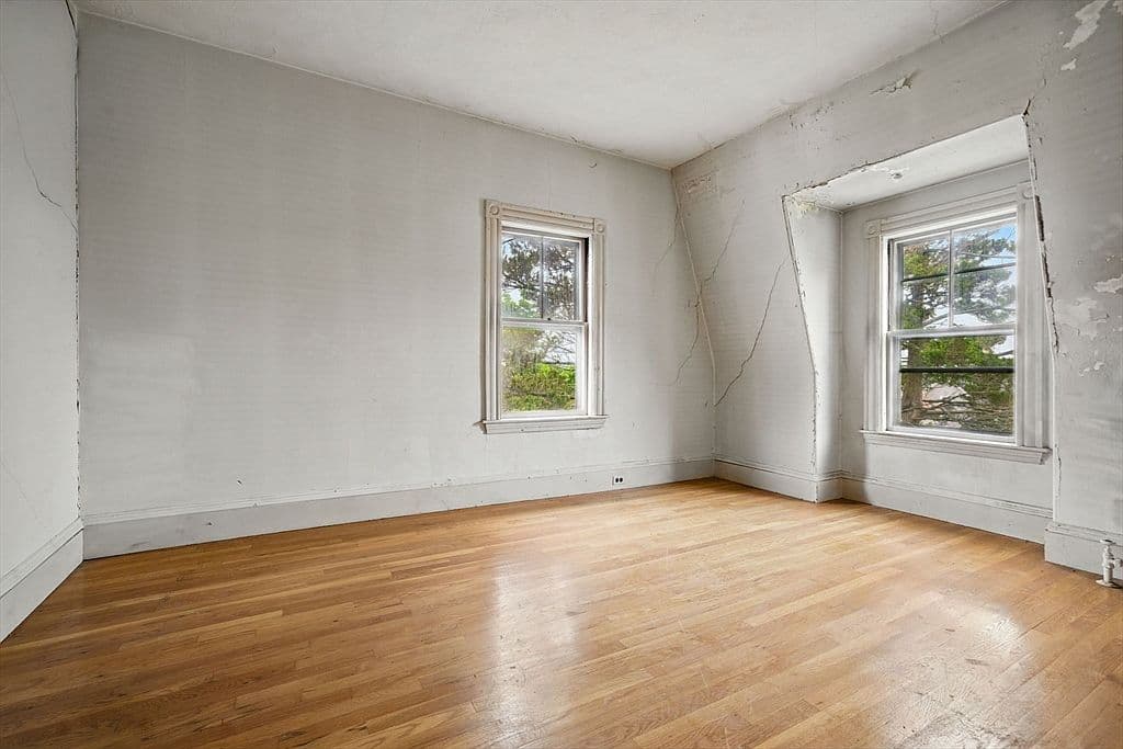 Cracked Walls and Ceilings