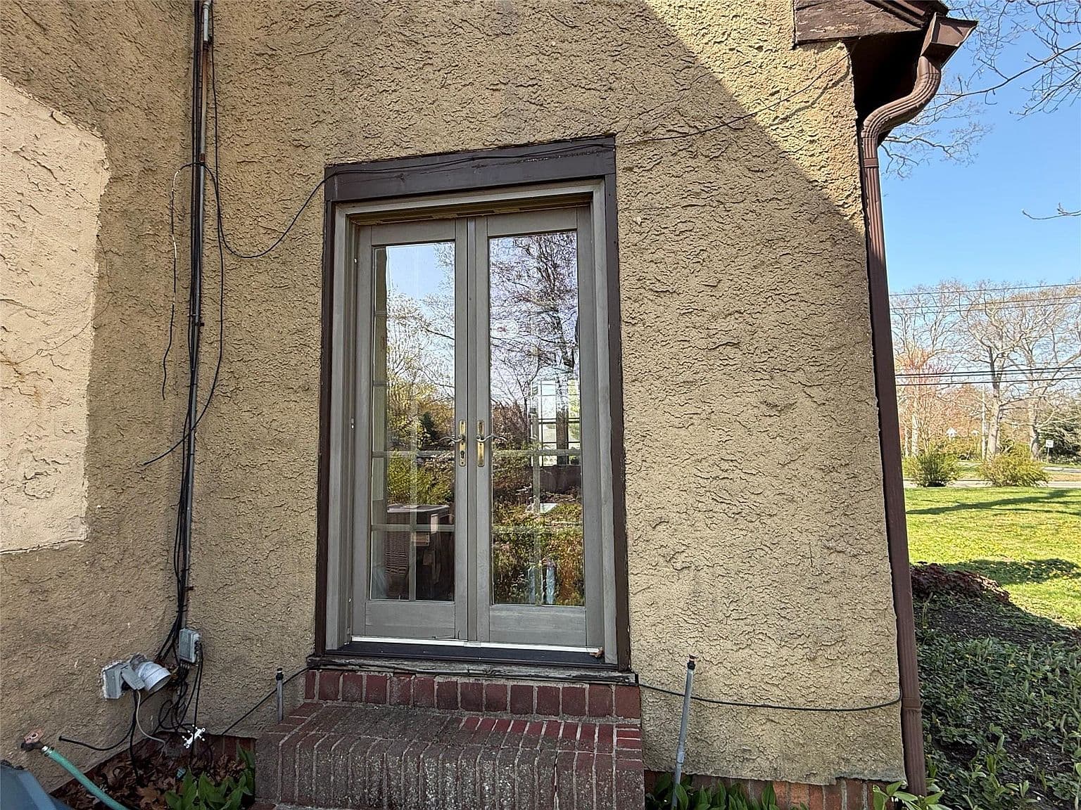 Cracked Stucco Exterior