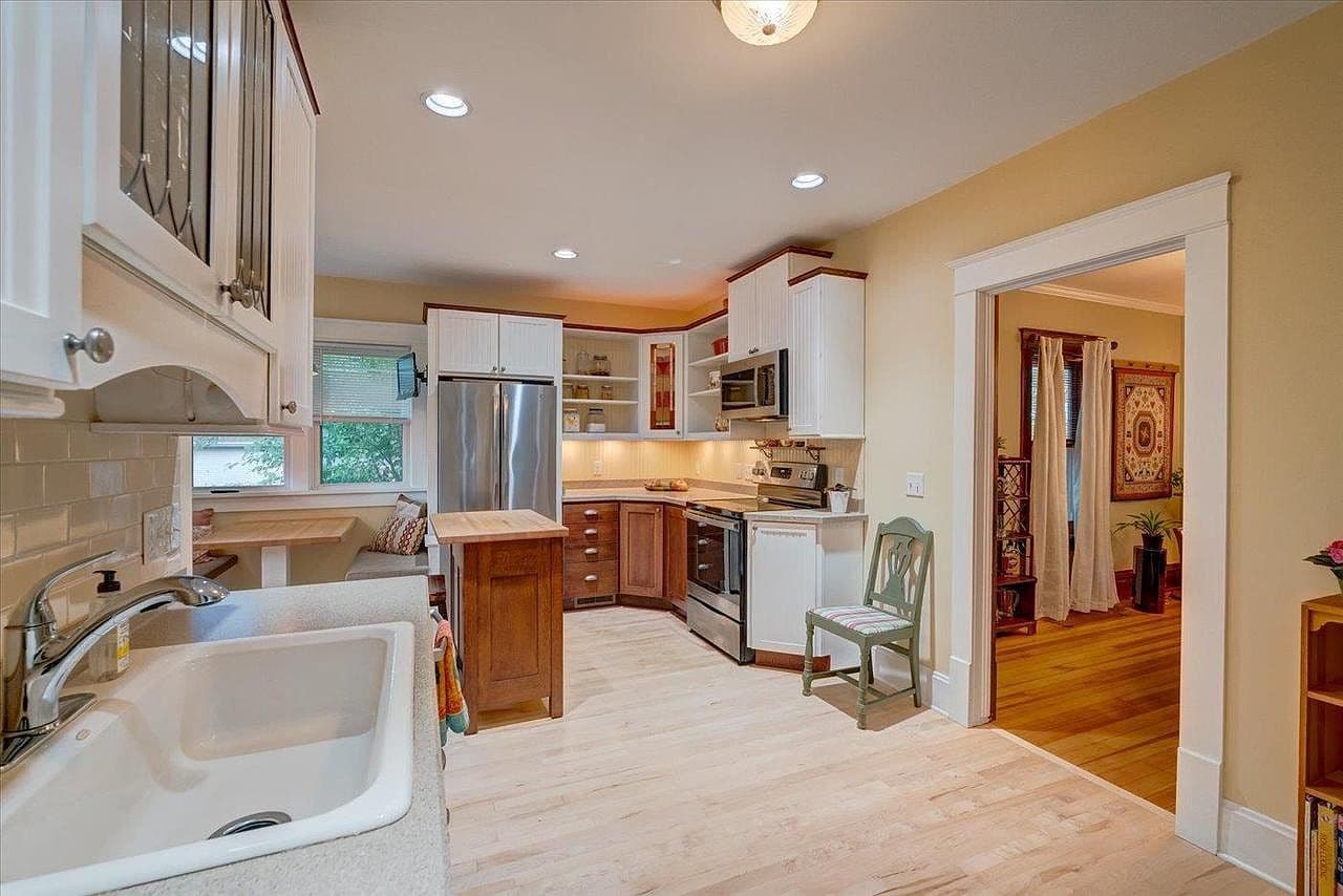 Dated Kitchen Cabinets