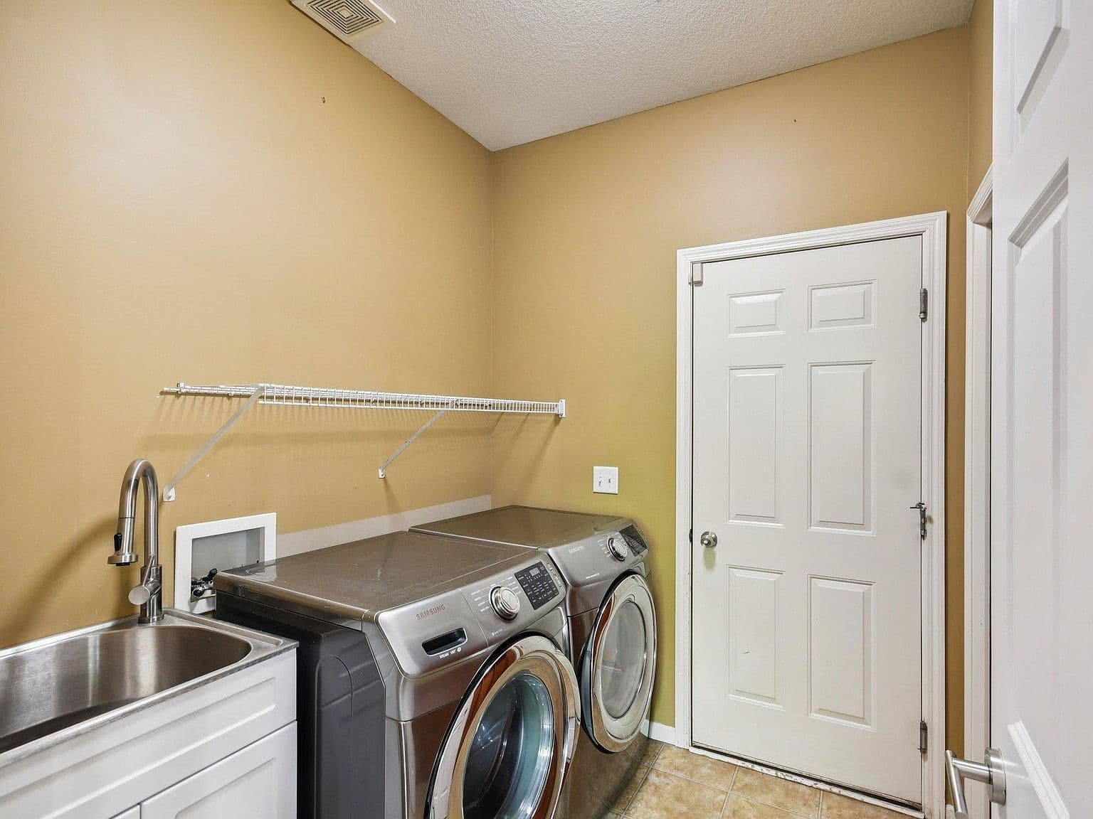 Basic Laundry Room