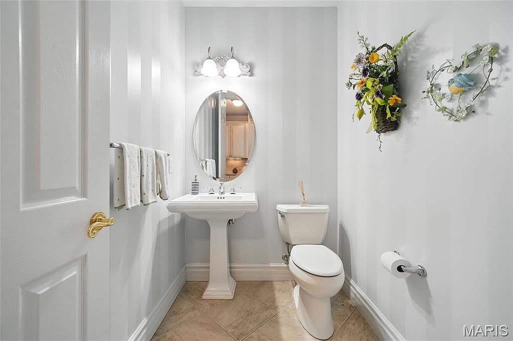 Pedestal Sink in Half Bathroom