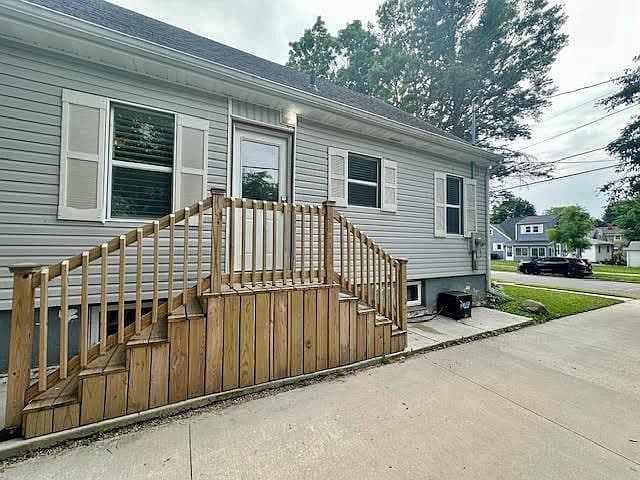 Basic Wood Stairs and Railings