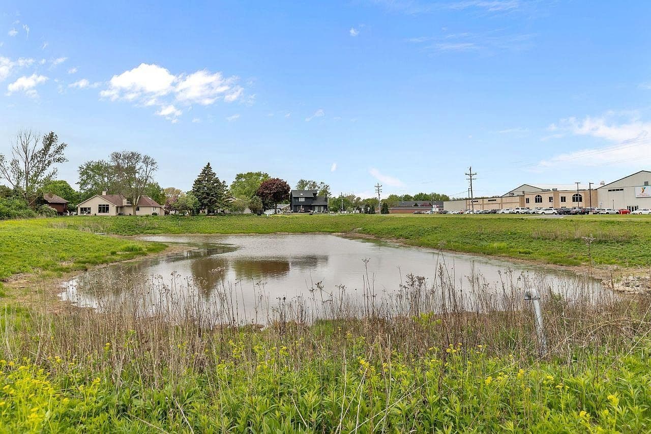 Proximity to Commercial Area