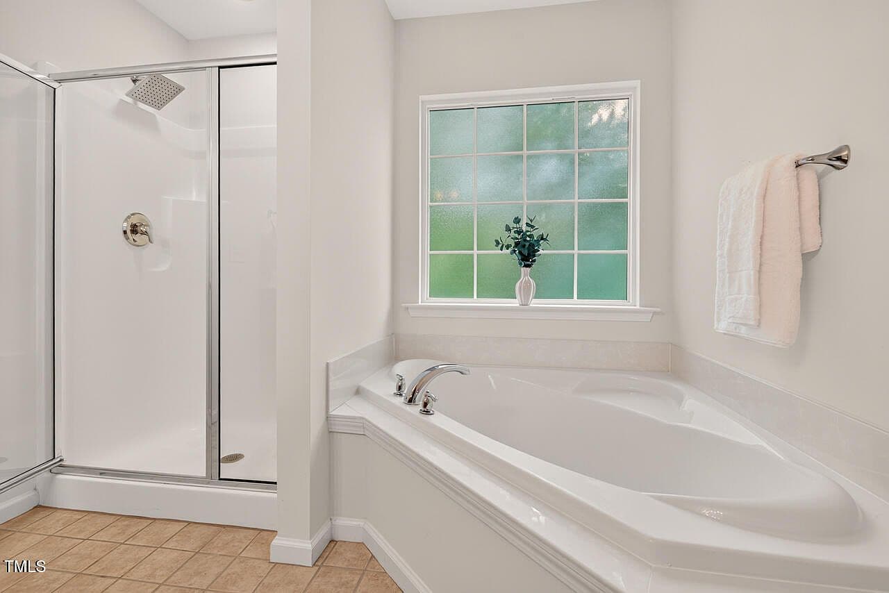 Fiberglass shower/tub surround