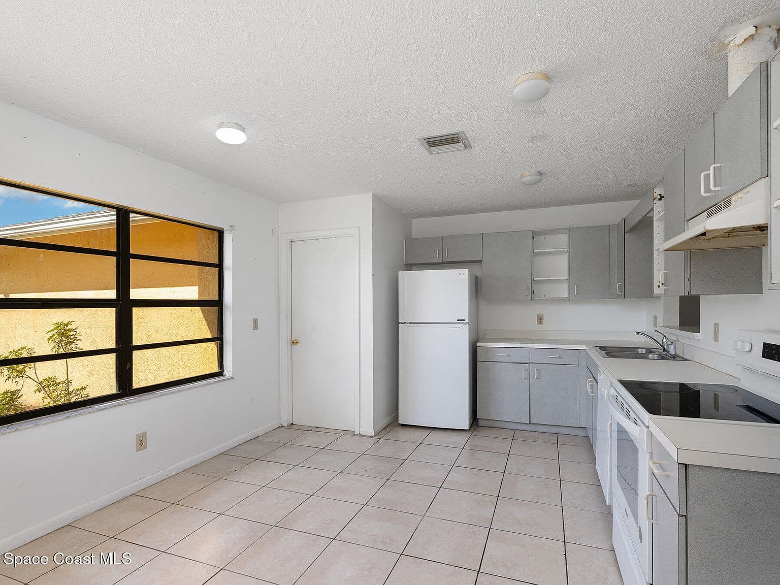 Outdated Kitchen Cabinets