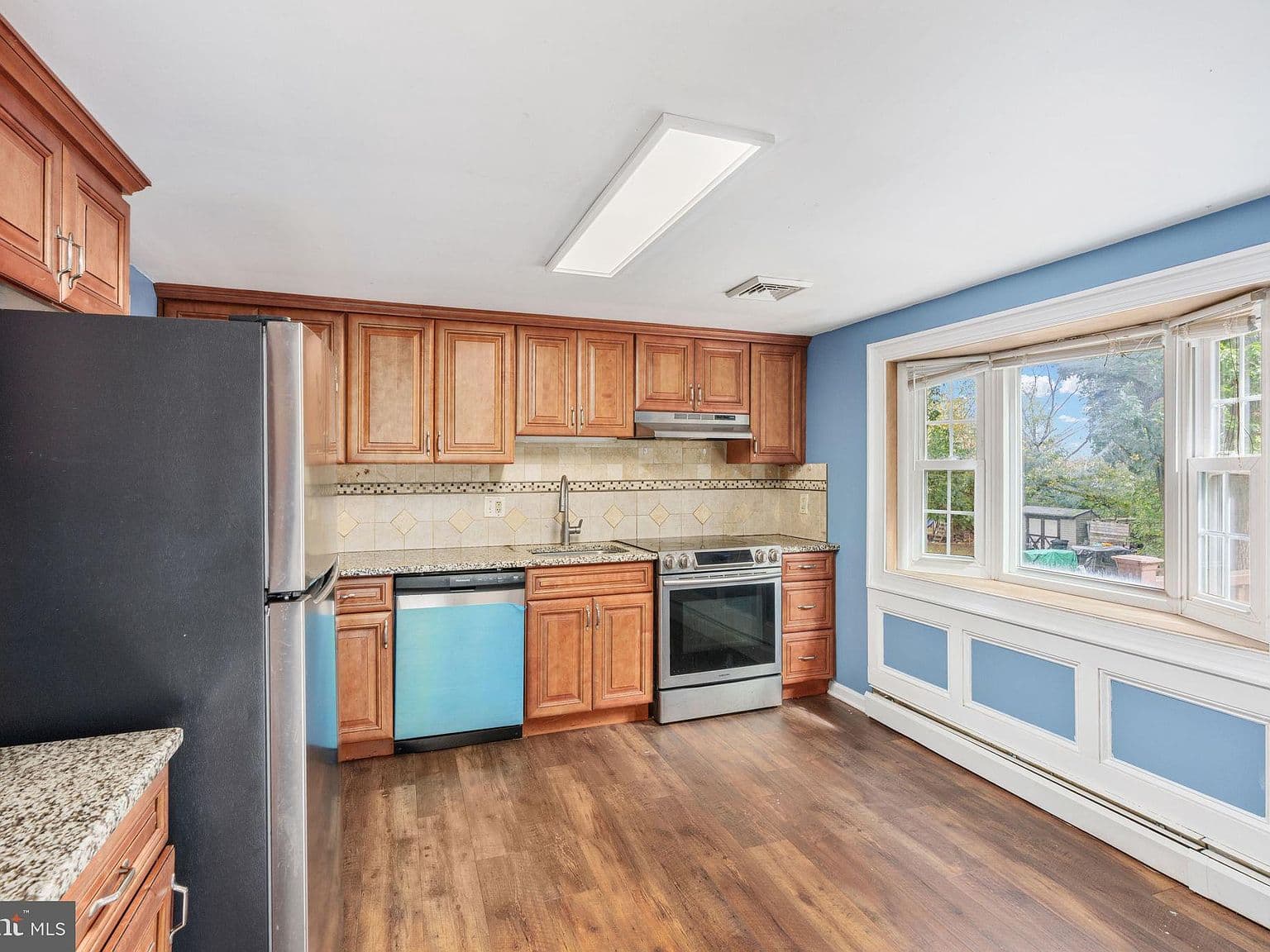 Outdated Kitchen Cabinets