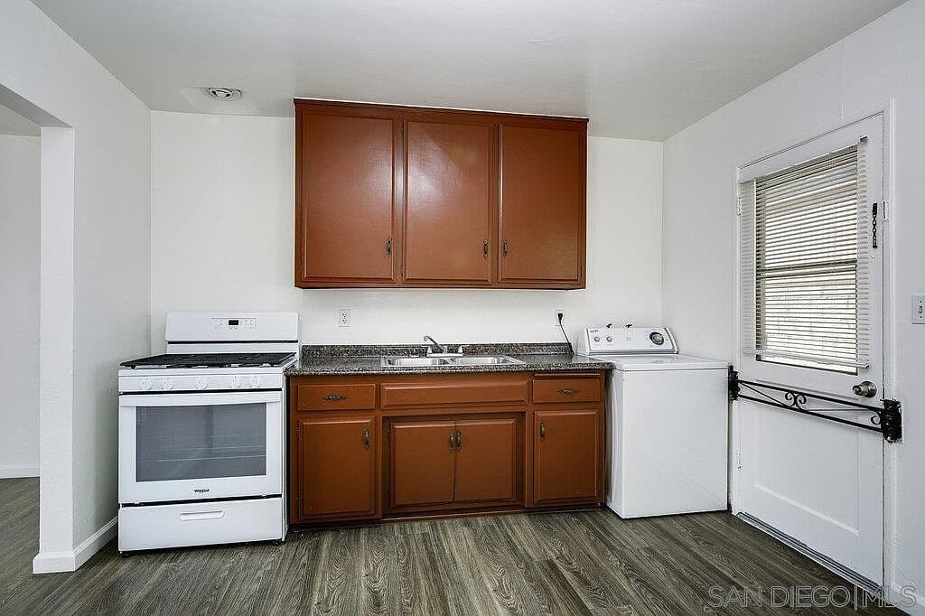 Dated Kitchen Cabinets