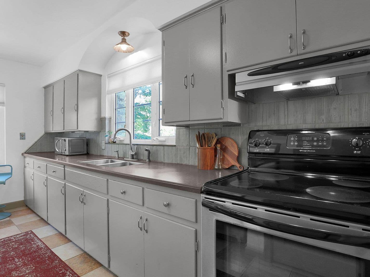 Outdated Kitchen Cabinets