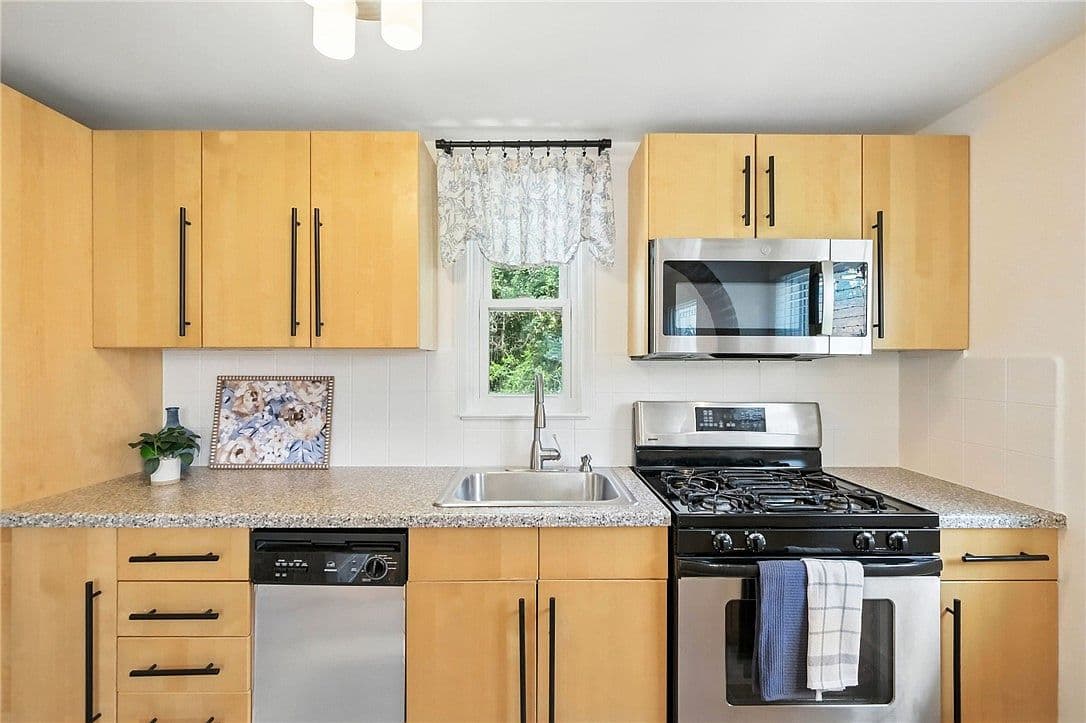 Dated Kitchen Cabinets