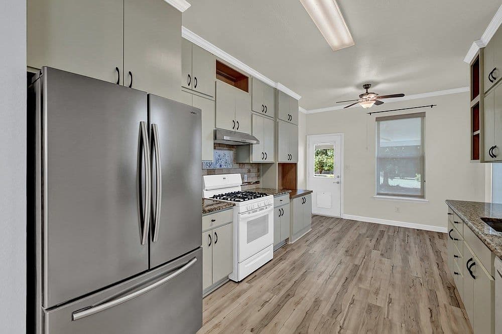 Kitchen Cabinet Color