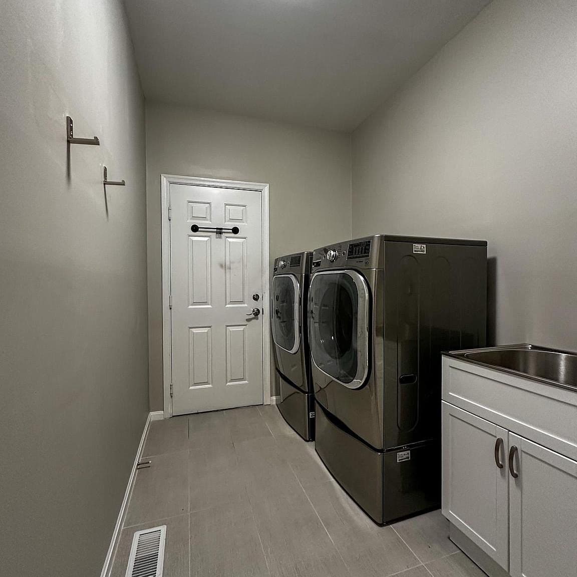 Basic Laundry Room